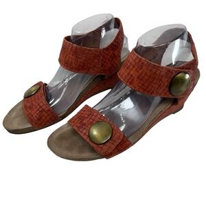Taos Carousel 2 Women Size 40/ 9 Red Textured Leather Wedge Comfort Sandal Cork